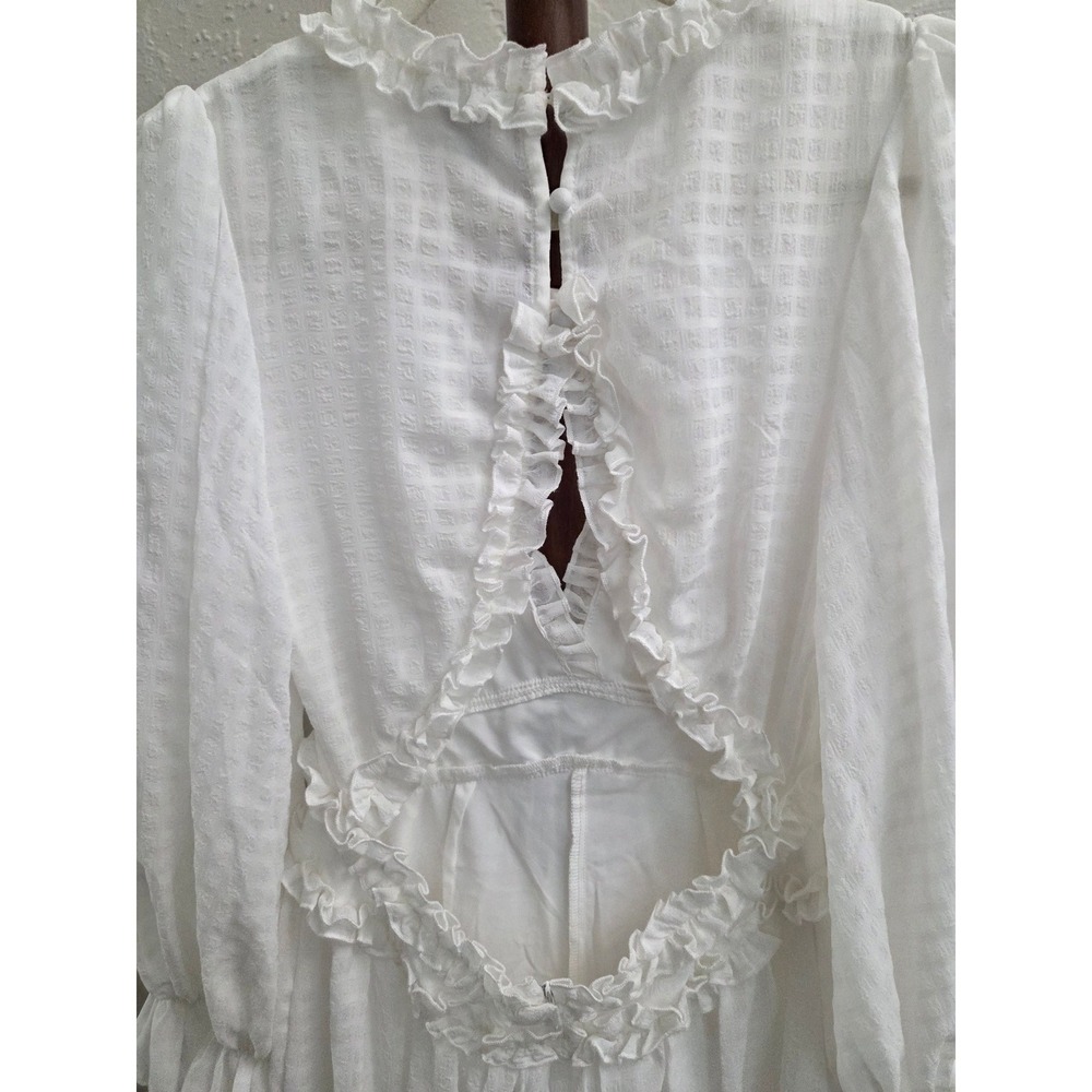 R209. Plunge Neck Open Back Ruffle‎ Romper - Picture 6 of 6
